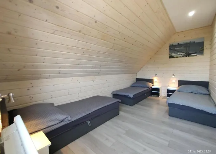 In Near Wide Nyaraló