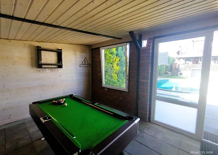 In Near Wide Nyaraló *